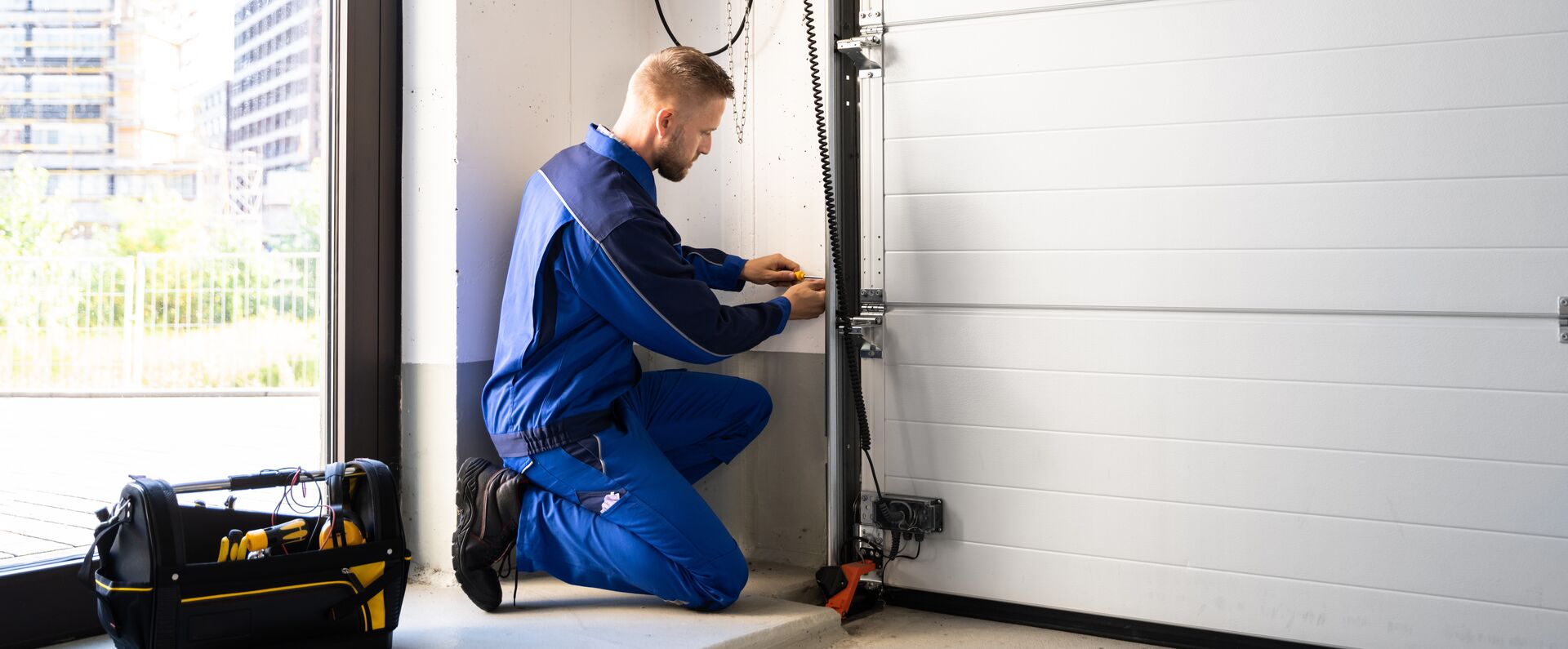 Tortechnik Reparatur - u.a. für Rolltore, Sektionaltore oder Lichtschranke einer Toranlage